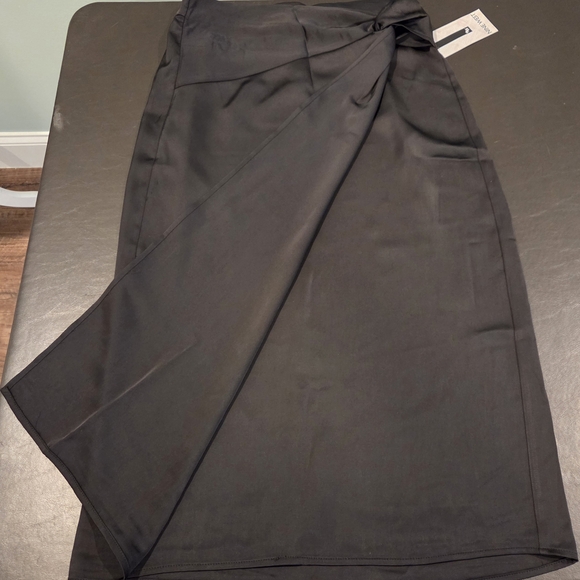 Nine West Black Faux Wrap Satin Finish Midi Skirt Size S NWT - Picture 12 of 16